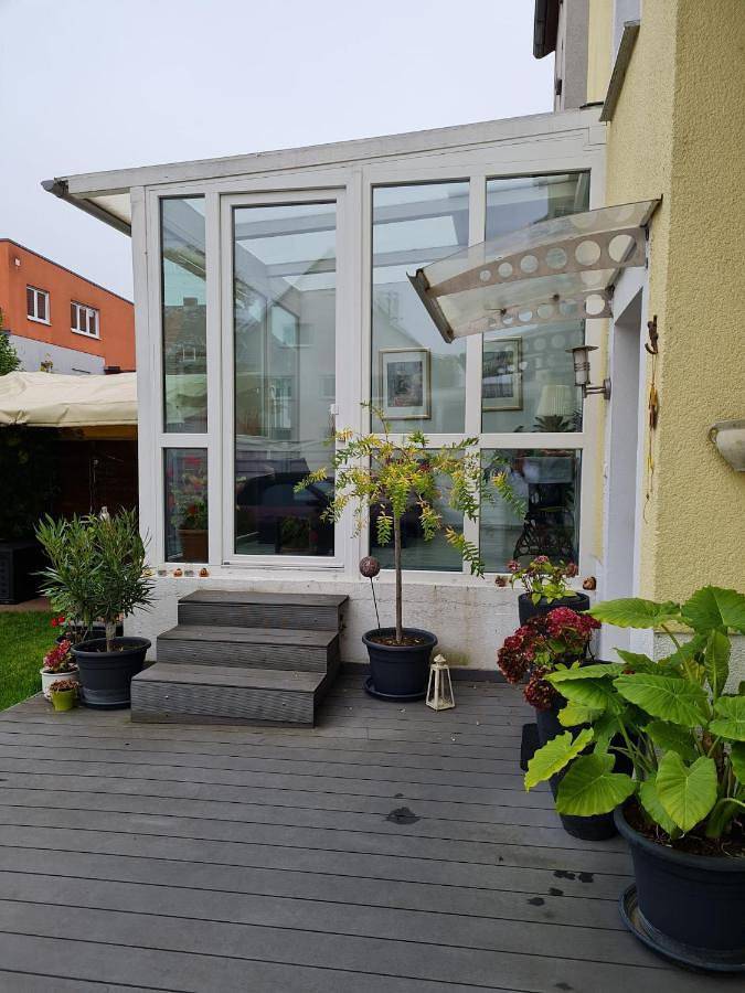 Ferienwohnung für 4 Personen, mit Terrasse und Garten sowie Ausblick in Rüsselsheim