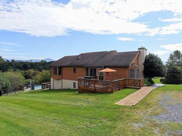 Log Cabin for 12 Guests in Page County, Picture 3