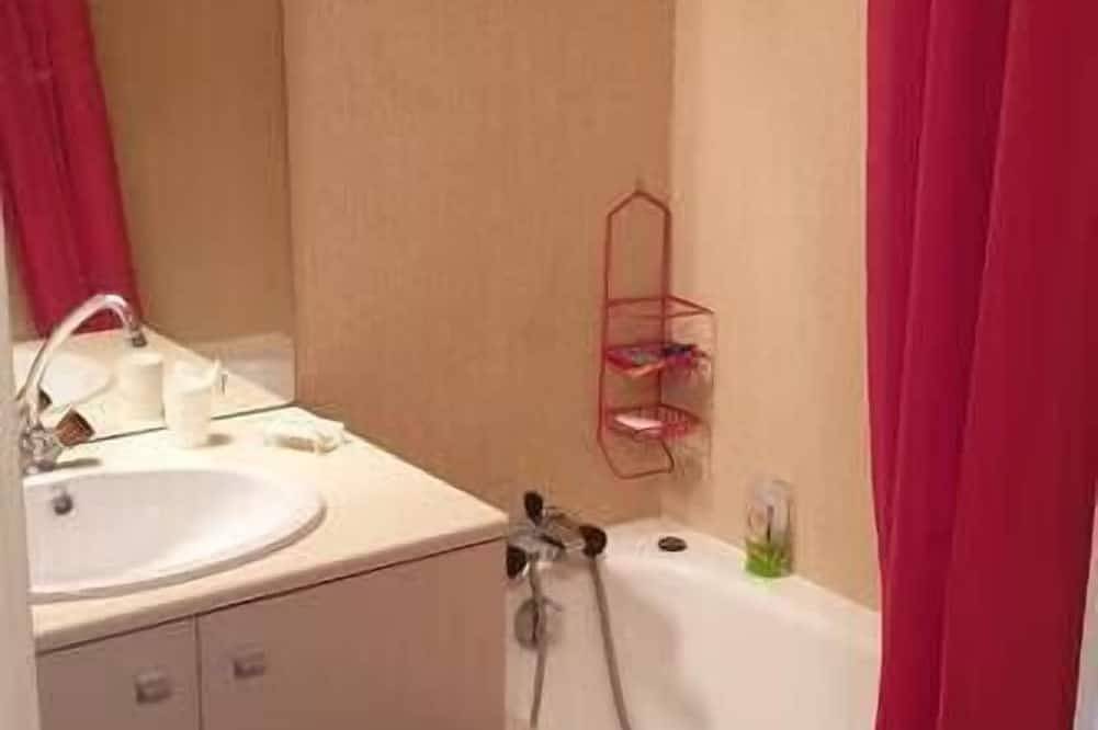 Entire apartment, Duplex lumineux et spacieux en plein centre bourg in Saint-Pierre-de-Chartreuse, Isère