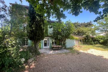 Location de vacances pour 10 personnes, avec jardin et terrasse à L'Isle-sur-la-Sorgue