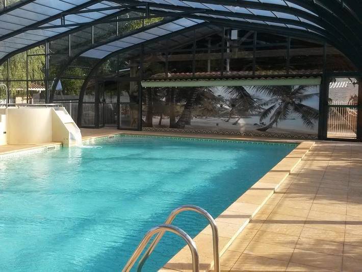 Camping pour 4 personnes, avec Jacuzzi ainsi que Terrasse et Bassin pour enfant à Biscarrosse