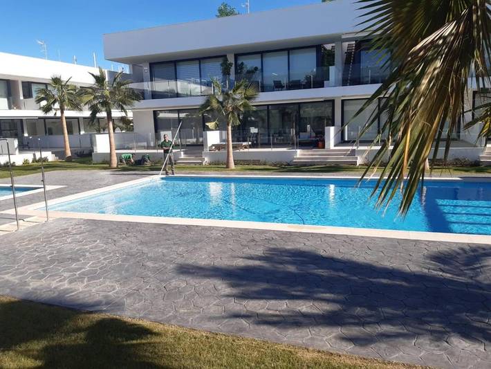 Apartamento de vacaciones para 5 personas, con jardín y piscina además de vistas y piscina para niños - 1