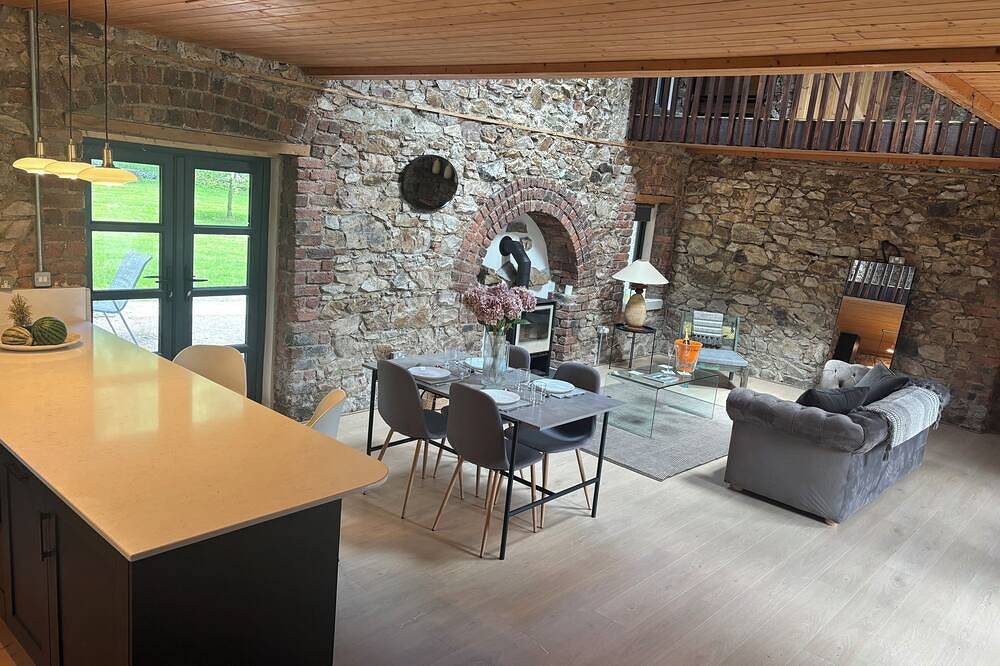 Charming Newly Renovated  Barnhouse in the heart of Enniskerry in County Wicklow