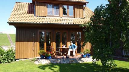 Ferienhaus für 2 Personen, mit Garten und Terrasse in Grünendeich
