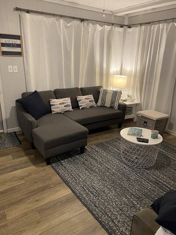 Cute, cozy, updated cottage just steps from gorgeous Houghton Lake in Prudenville, Roscommon County