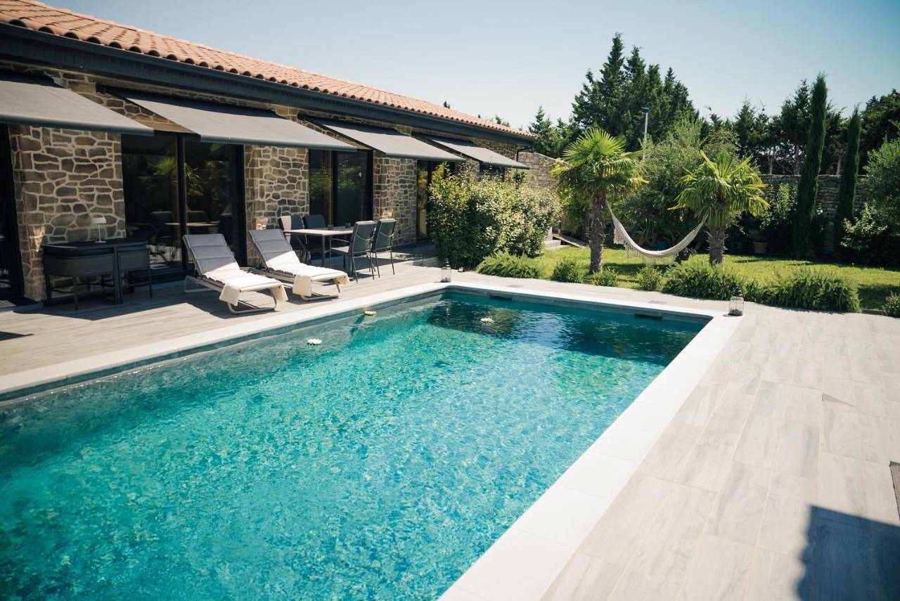Double Room with Pool View in Rochefort-du-Gard, Région de Nîmes