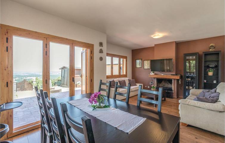 Lloret de Mar Retraite : 90sqm, Parking, Piscine & Terrasse in Maçanet de la Selva, Costa Brava