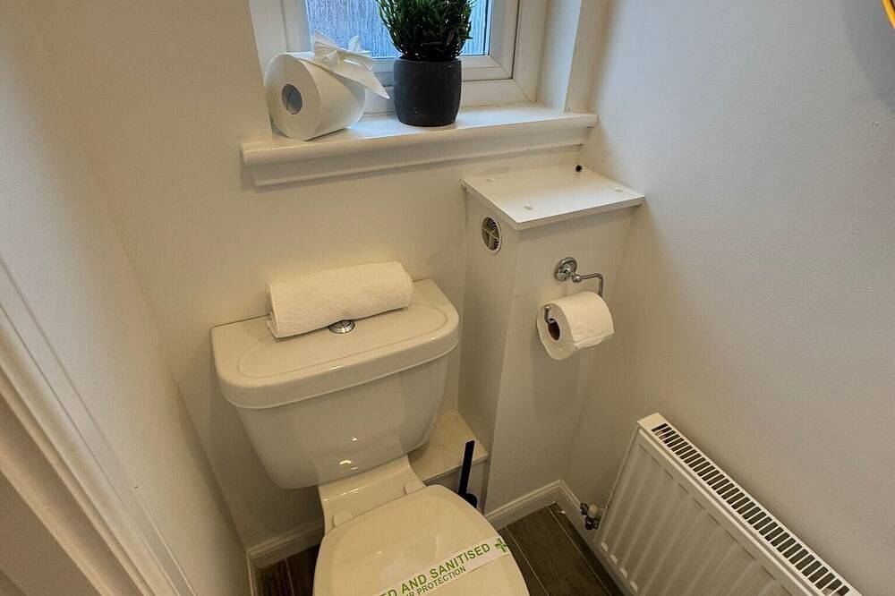 Modern 3 bed home by Glasgow airport in Renfrewshire