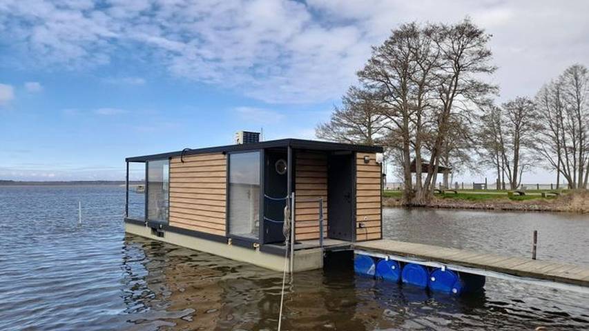 Boot für 2 Personen, mit Terrasse und Sauna sowie Garten und Seeblick an der Ostsee