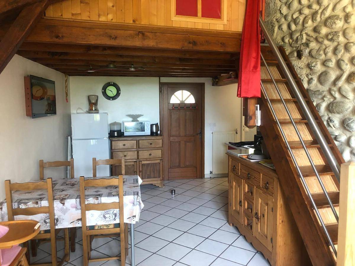Appartement entier, One-Bedroom Apartment in Saint-Hilaire-du-Rosier, Isère