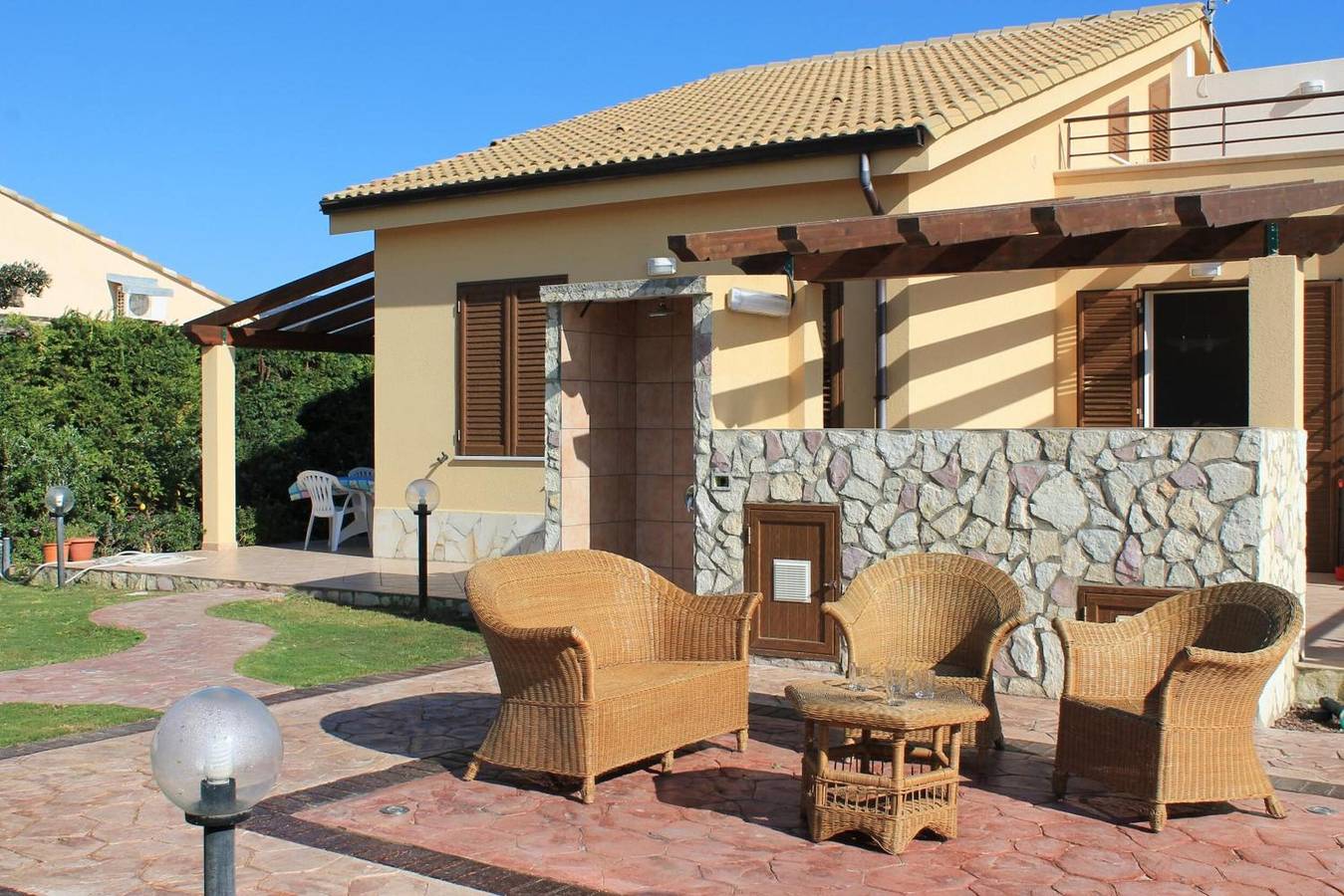 Villa Tiffany mit privater Terrasse, Wlan, Klimaanlage und Gartenblick in Piana Calzata, Palermo Provinz