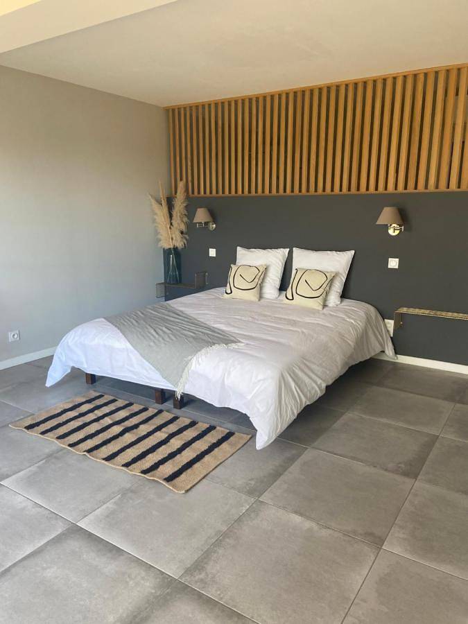 Location de vacances pour 2 personnes, avec piscine et jardin à Lecci - 2