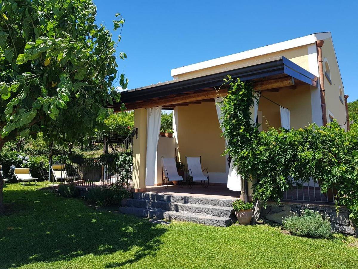 Appartamento intero, Apartment with Terrace in Santa Venera-Portosalvo, Mascali