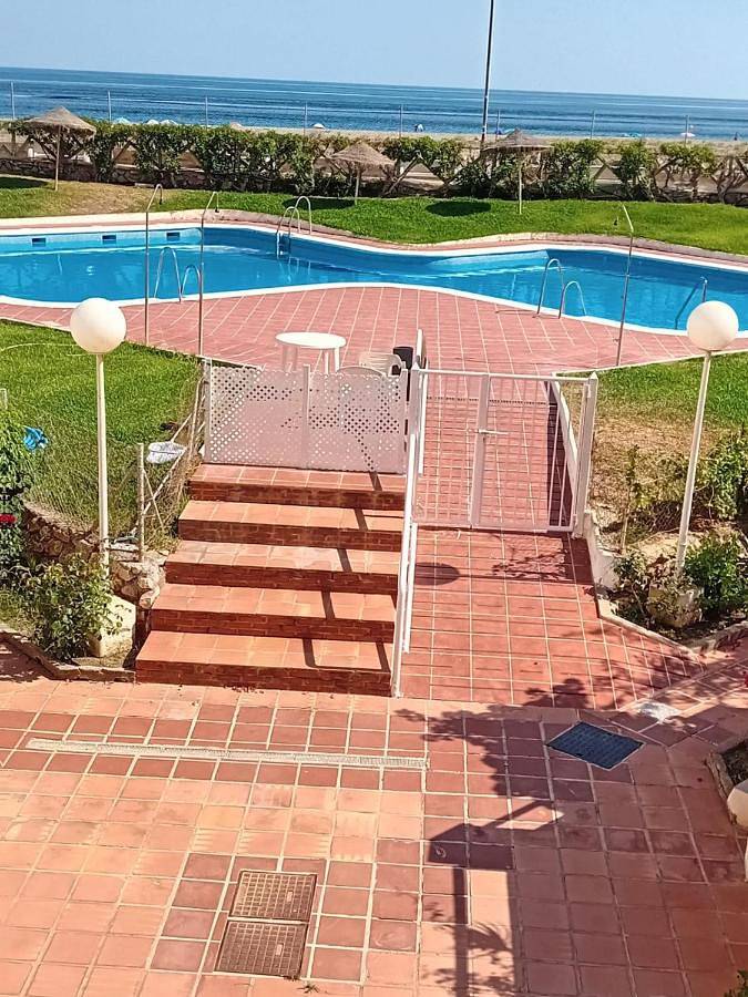 Apartamento de vacaciones para 4 personas, con jardín además de vistas y piscina - 1