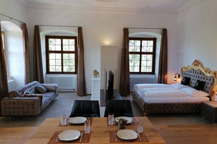 Ganze Wohnung, Versailles Royal Suite 3 Guests Aurolzmünster in Aurolzmünster, Innviertel