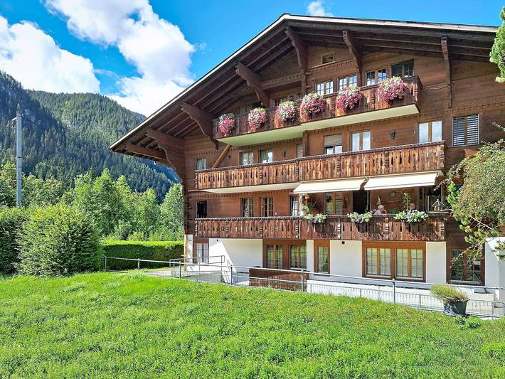 Ferienwohnung für 4 Personen, mit Balkon und Ausblick in Saanen