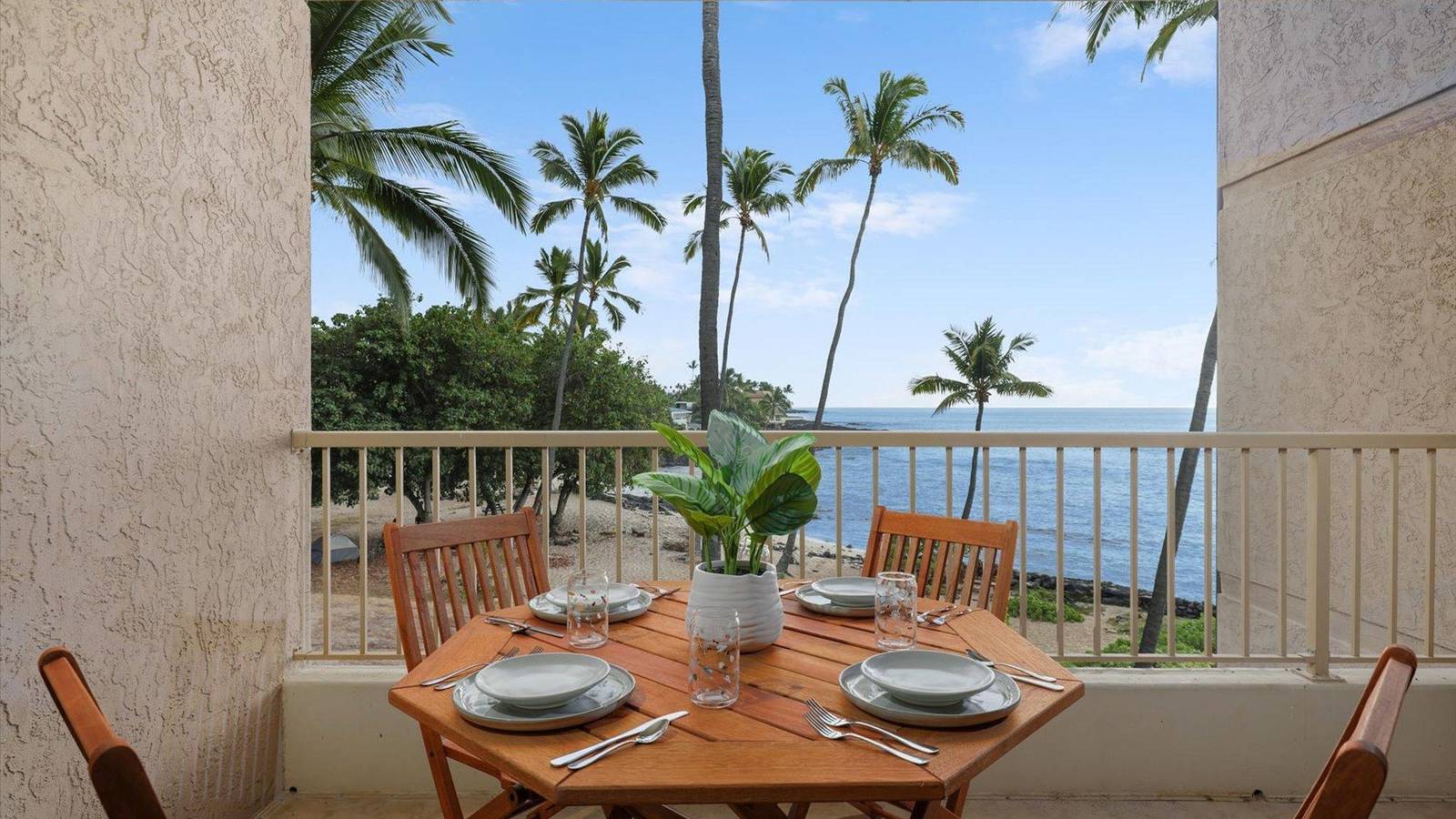 Entire apartment, Opihi Suite at Kona Reef in Kailua-Kona, South Kona