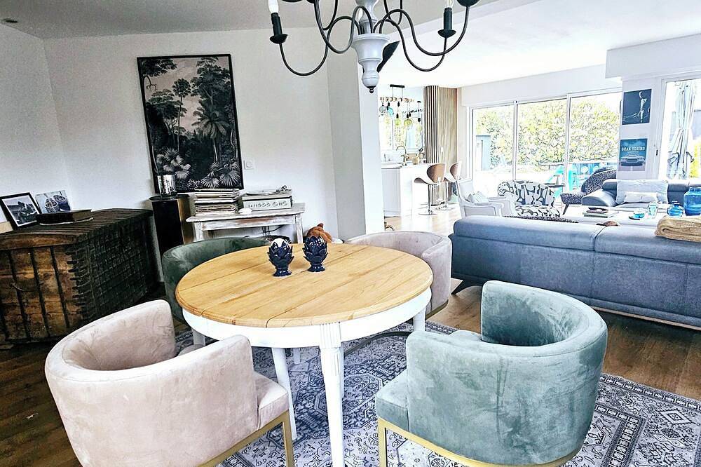 Villa with south-facing swimming pool, a haven of peace on the outskirts of Vannes and the Gulf. in Ploeren, Côte des Mégalithes