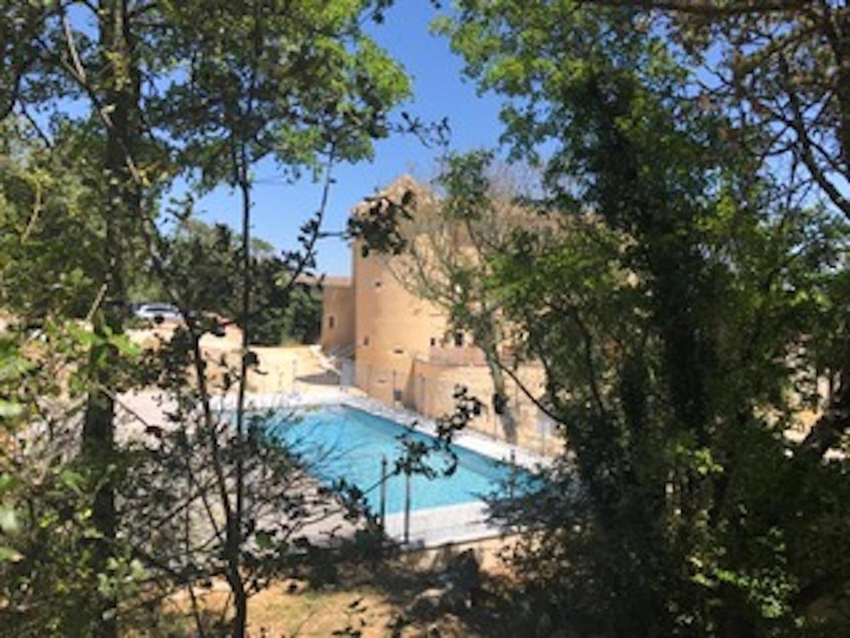 Appartement entier, Two-Bedroom Apartment in Lussan, Région de Nîmes