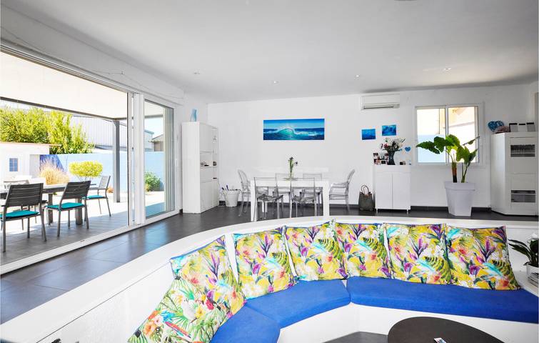 Location de vacances pour 8 personnes, avec jacuzzi et piscine ainsi que terrasse et jardin, animaux acceptés à Canet-en-Roussillon - 4