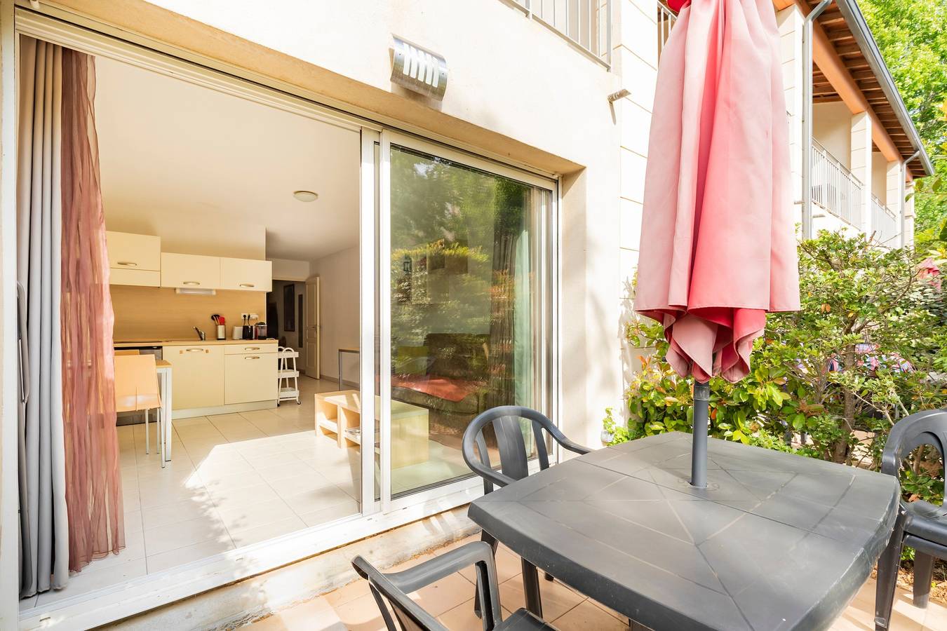 Appartement entier, Casa Jouarres - Appartement avec terrasse privée in Azille, Région de Carcassonne