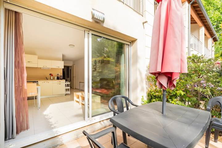 Gîte pour 4 personnes, avec jardin ainsi que terrasse et piscine, animaux acceptés dans Lac de Jouarrès
