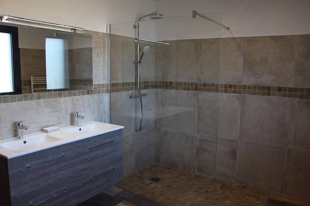 Villa ubicada en el corazón de Provenza con piscina privada en 3 hectáreas. in Roquevaire, Marsella region