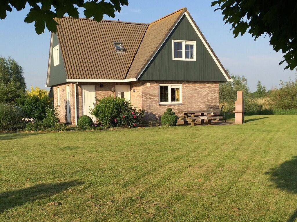 Beachvilla Grachtenblik in Makkum, Ijsselmeer