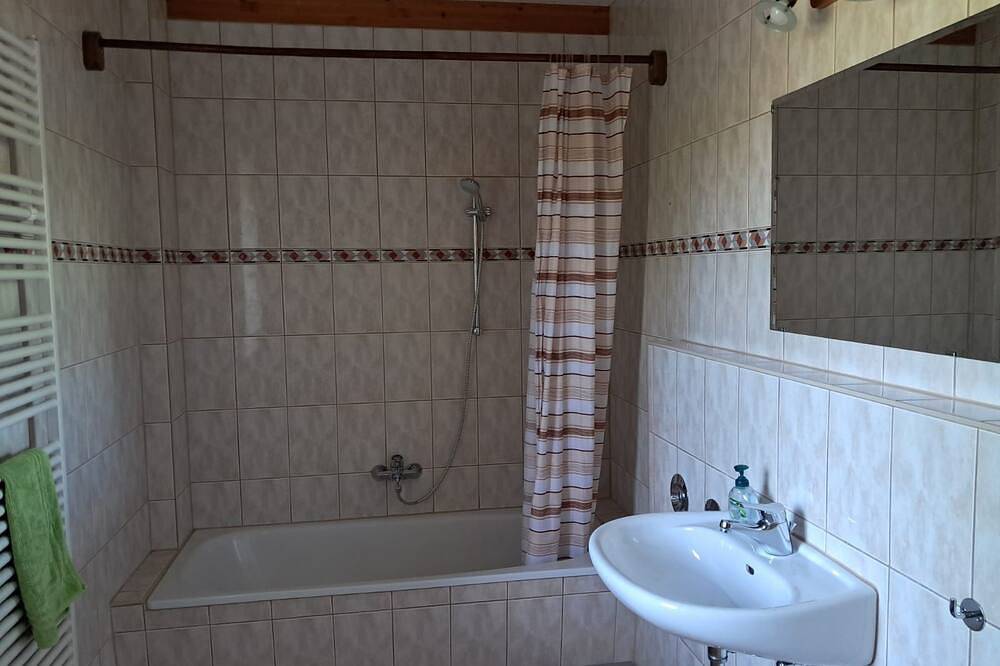 Ganze Wohnung, Ferienwohnung 1 (grüne Wohnung) - Ferienwohnungen Beese in Roggentin (Mirow), Mirow
