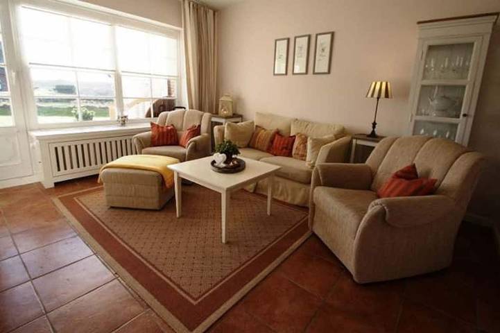 Ganze Wohnung, Bredland 11 - Whg. 4 - Ferienwohnung am Meer in Nieblum: Terrasse, Garten & 200 in Greveling, Nieblum