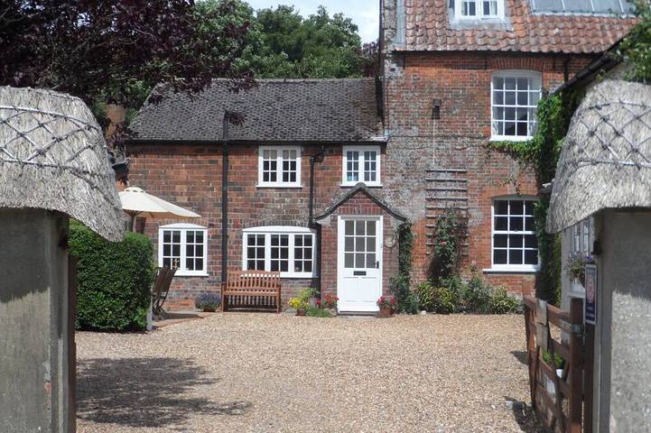 Cottage for 6 people, with Terrace and Garden in North Wessex Downs