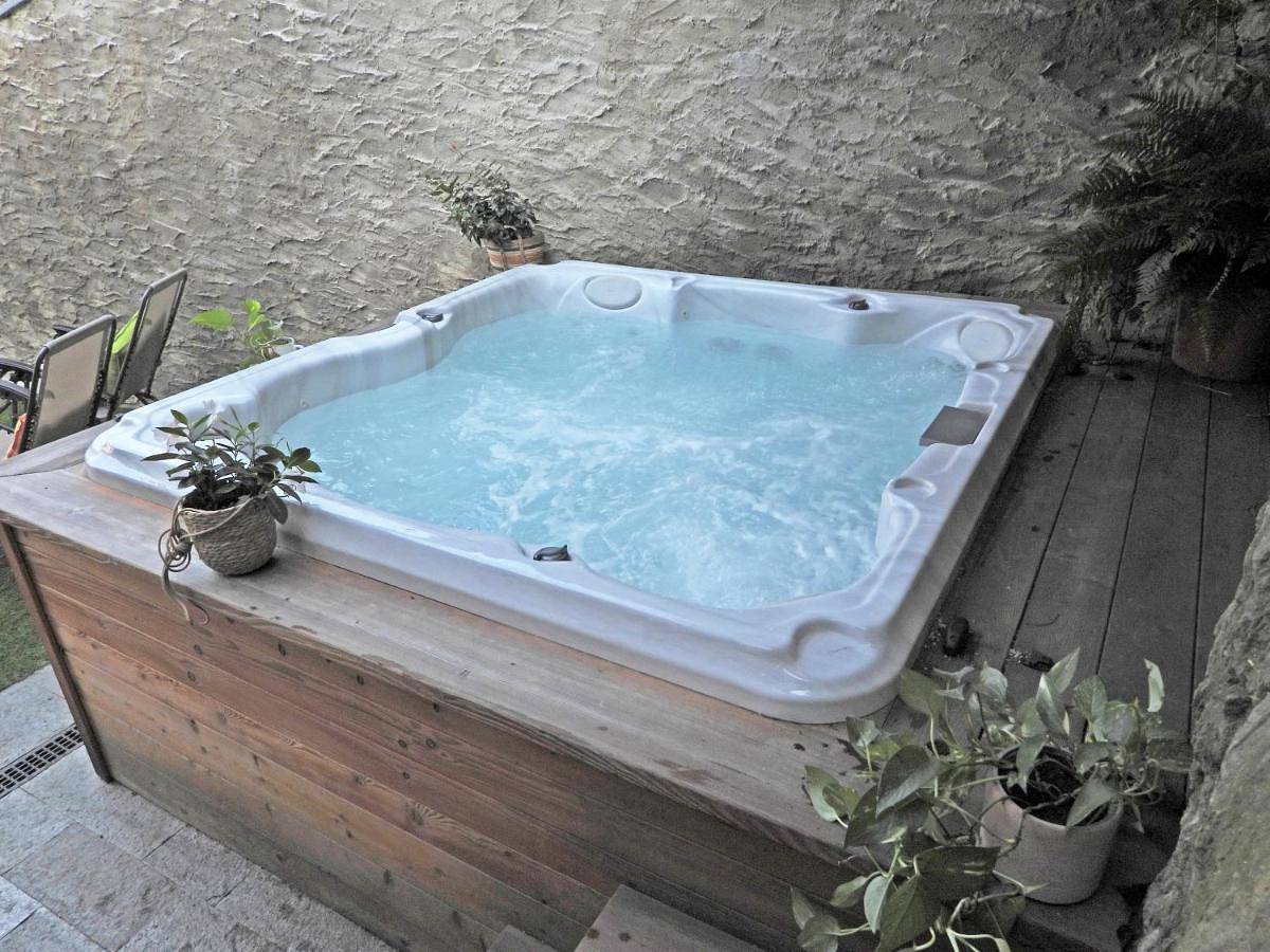 Appartamento intero, Green Chalet Scalotta - Private Garden with Jacuzzi and Spa in Dervio, Alpi Orobie Occidentali