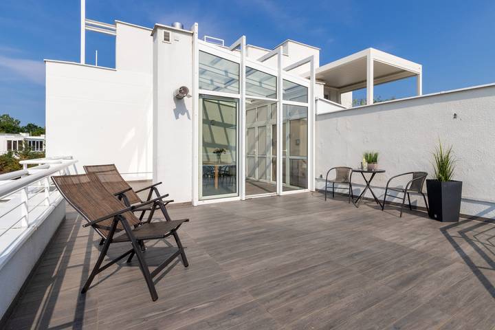 Appartement entier, Three-Level Apartment with a Terrace | Near the Beach in Orłowo, Gdynia