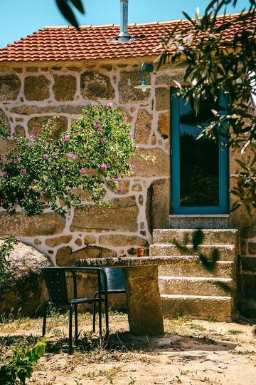 Gîte pour 4 personnes, avec jardin ainsi que piscine et vue, animaux acceptés dans Fornos de Algodres