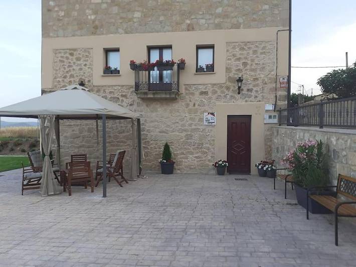 Casa rural para 14 personas, con Balcón y Terraza además de Jardín y Vistas en Quintanaélez