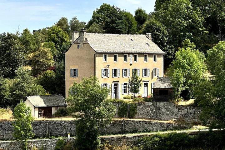 Location de vacances pour 12 personnes, avec Vue à Ribennes