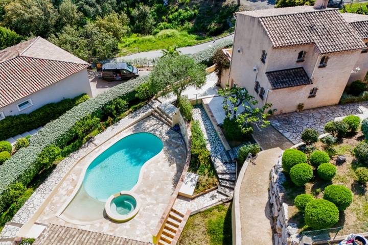 Gîte pour 14 personnes, avec piscine