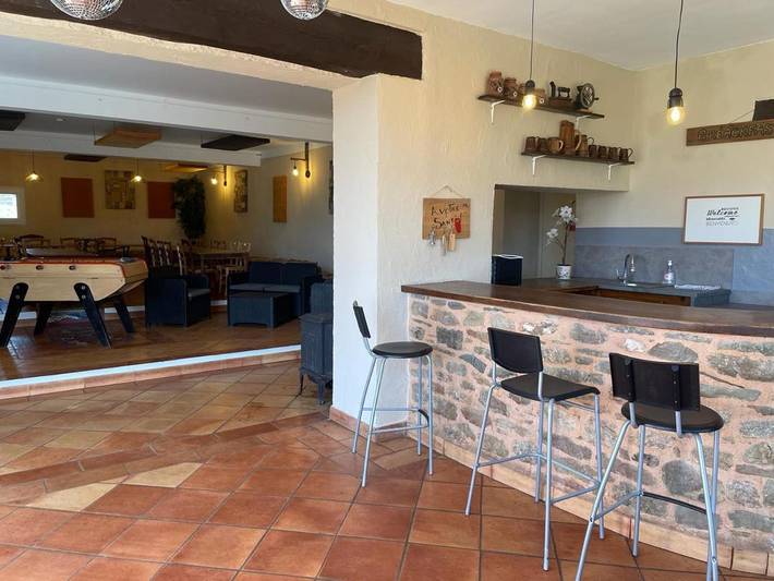 Location de vacances pour 19 personnes, avec vue ainsi que piscine et terrasse, animaux acceptés à Rogue
