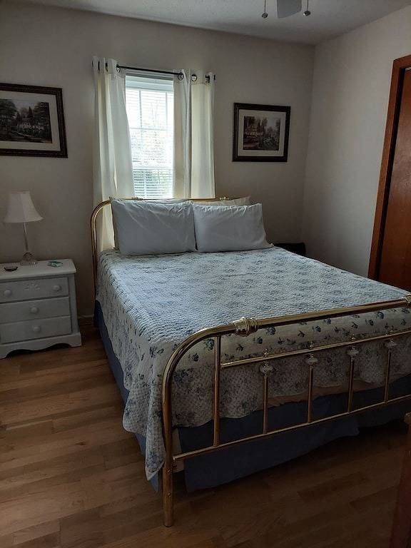 Offer discounts! Dog friendly Country home sitting between 2 mountains in Blue Ridge Parkway, Surry County