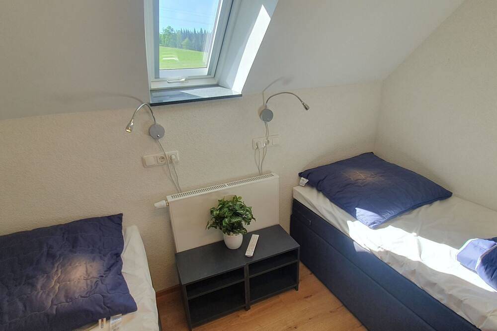 Ferienhaus Schöne Neue Welt, 11 Schlafzimmer, Sauna, Whirlpool, Dampfbad, 5xwc in Reichshof, Oberbergischer Kreis