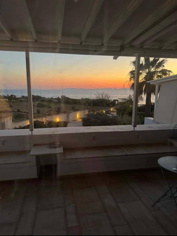 Location de vacances pour 8 personnes, avec vue ainsi que piscine et jardin, adapté aux familles dans Saronida - 2