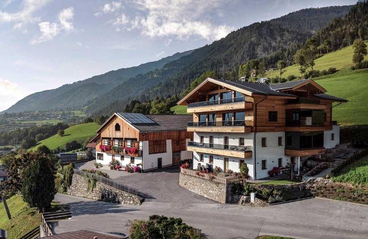Ferienwohnung für 6 Personen, mit Balkon und Terrasse sowie Whirlpool und Garten in Gaimberg