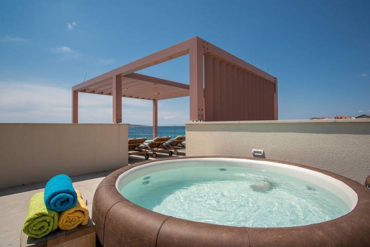 Villa pour 7 personnes, avec balcon/terrasse, animaux acceptés dans Pag - 2