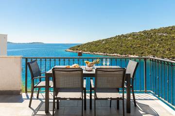 Vacation Rental for 13 Guests in Marina, Split-Dalmatia, Picture 4