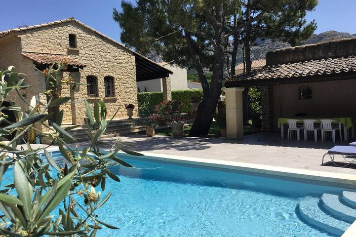 Gîte pour 6 personnes, avec jardin et balcon à Taillades