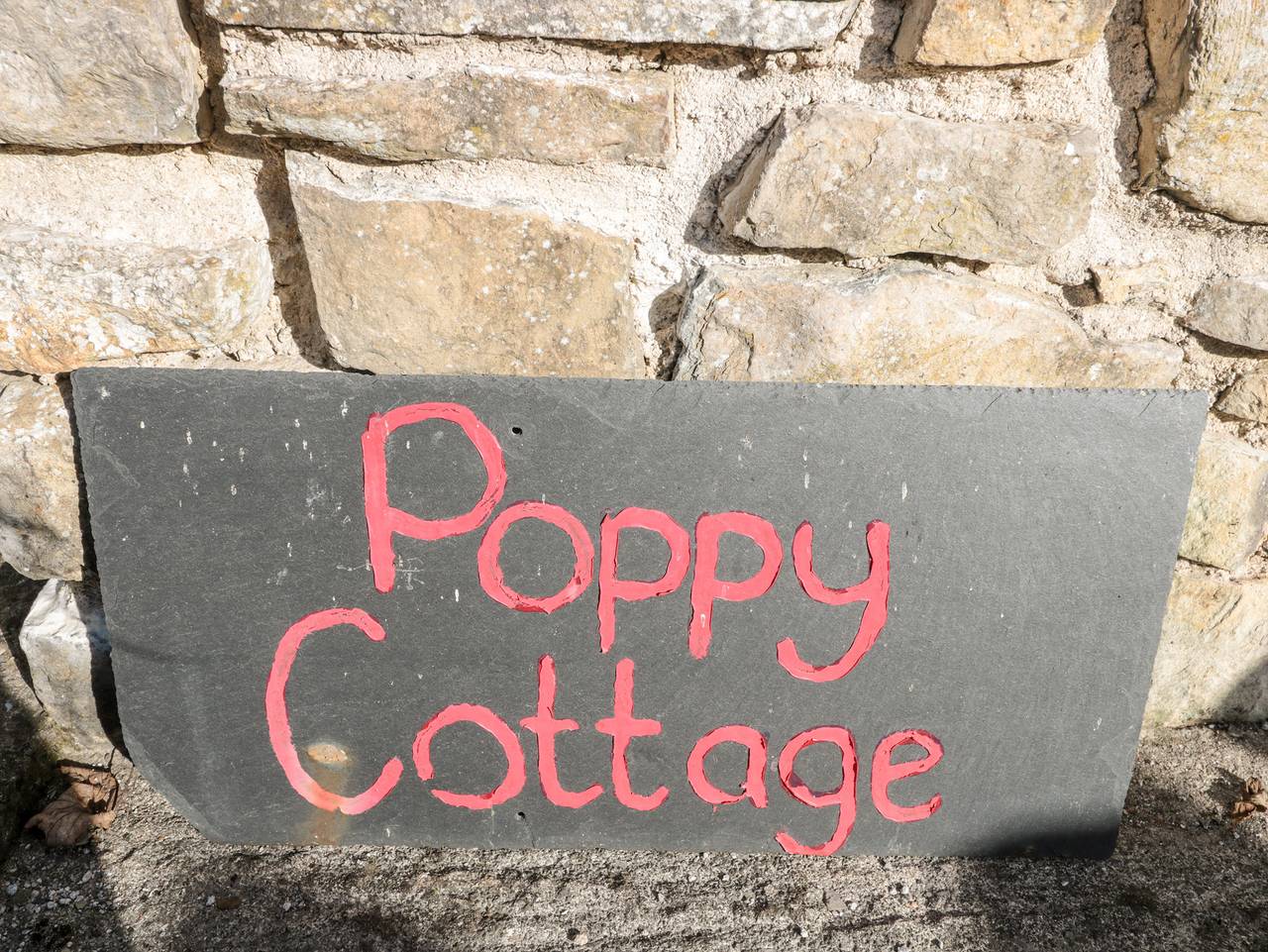 Poppy Cottage in Vale of Glamorgan region