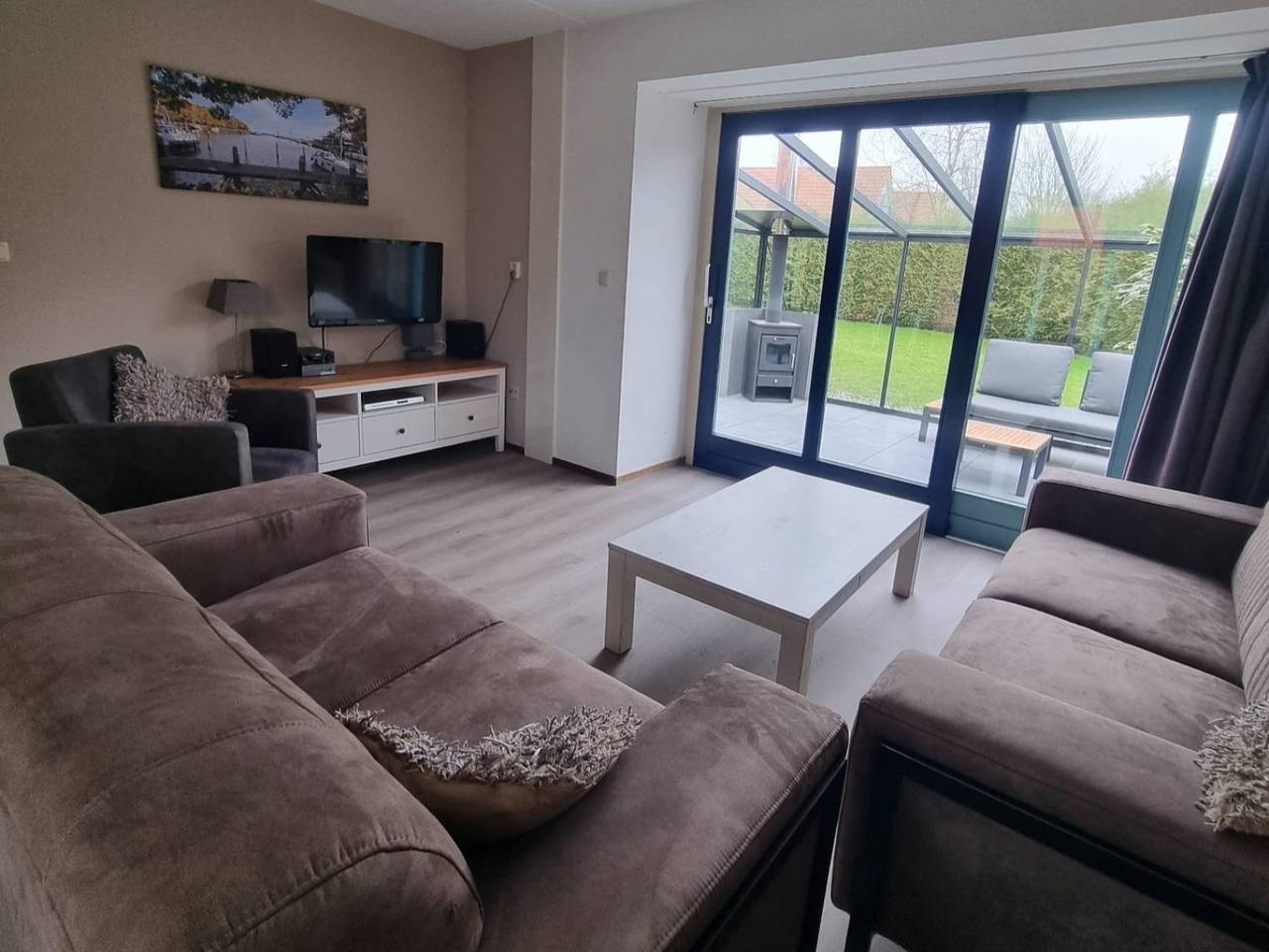 Ferienhaus für 8 Personen mit Gartenzimmer und Kaminofen im Ferienpark Ijsselhof in Ijsselmeer