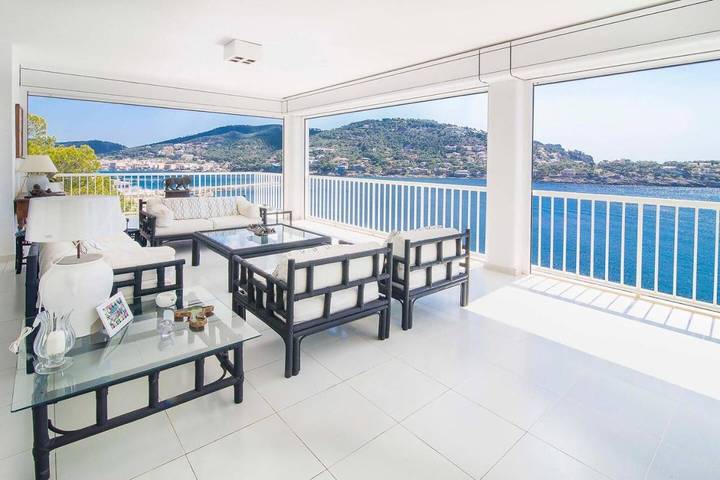 Villa pour 10 personnes, avec vue ainsi que jardin et piscine, animaux acceptés à Port d'Andratx