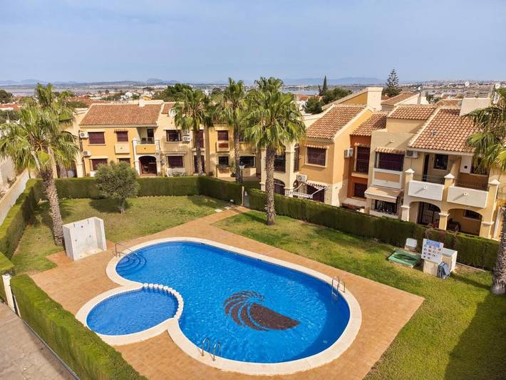 Apartamento para 5 personas, con Balcón y Terraza además de Jardín y Piscina en La Torreta