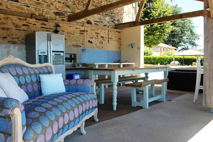 Location de vacances pour 10 personnes, avec Balcon et Terrasse ainsi que Jardin et Piscine à Le Lindois - 3